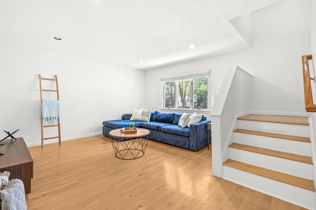 305 Salem St 301