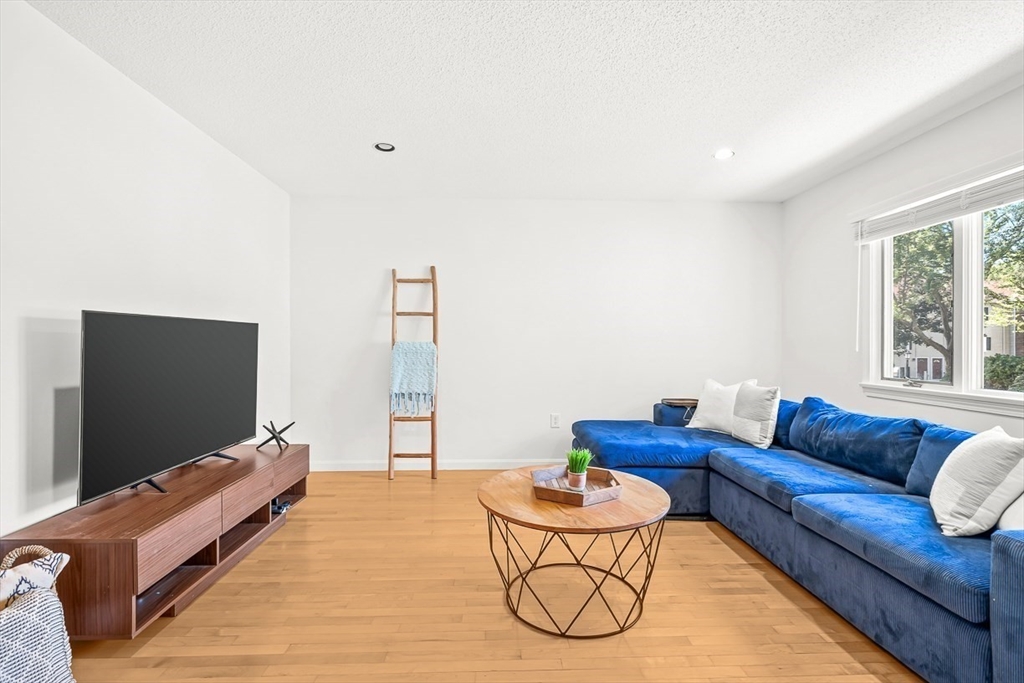 305 Salem St 301