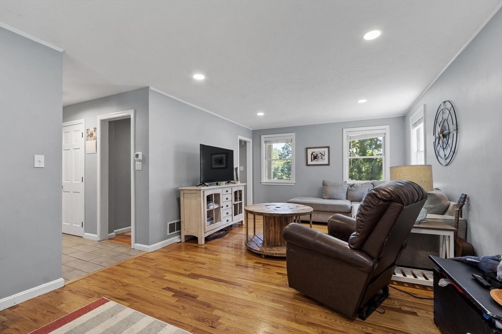 18 Bruce St