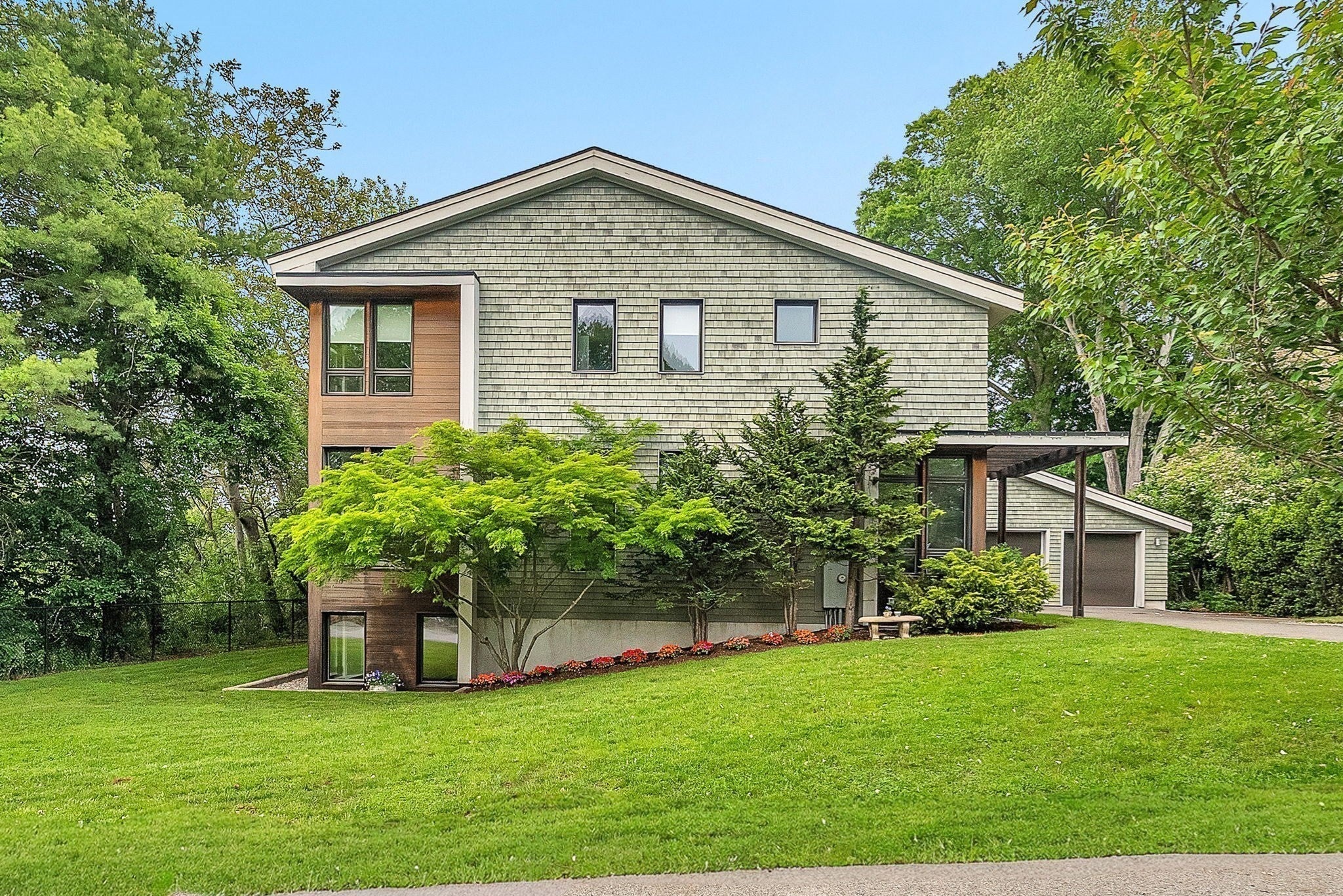 99 Littlefield Rd, Newton MA 02459