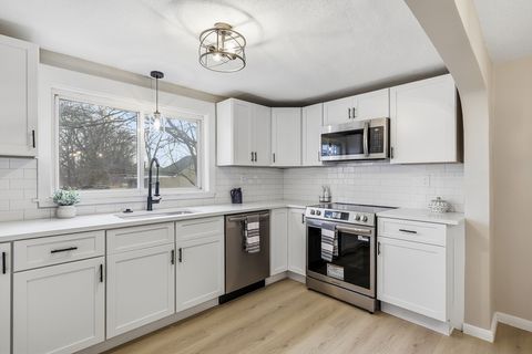 23 Sterling St Chicopee MA 01020