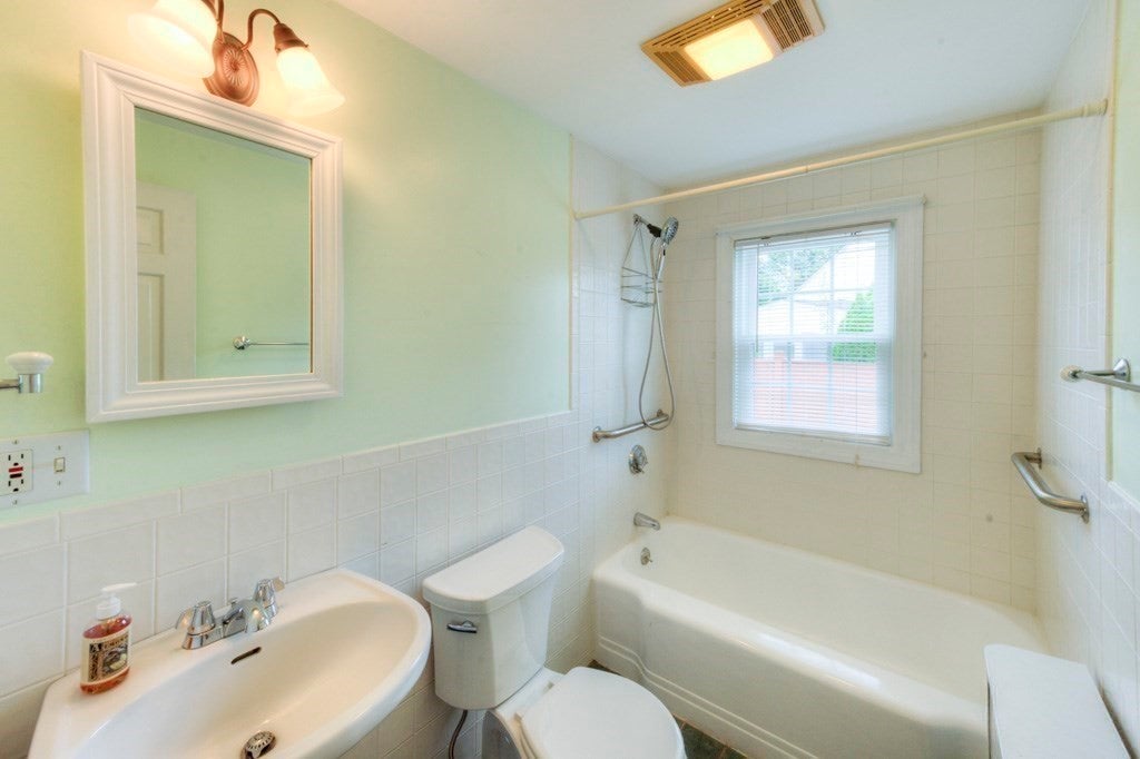 27 Mayflower Circle, Worcester, MA, 27 Mayflower Circle, Worcester, MA Photo #25