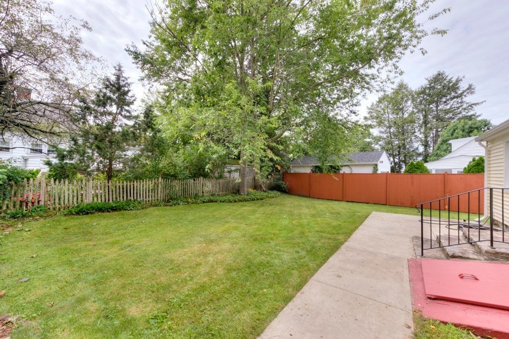 27 Mayflower Circle, Worcester, MA, 27 Mayflower Circle, Worcester, MA Photo #8