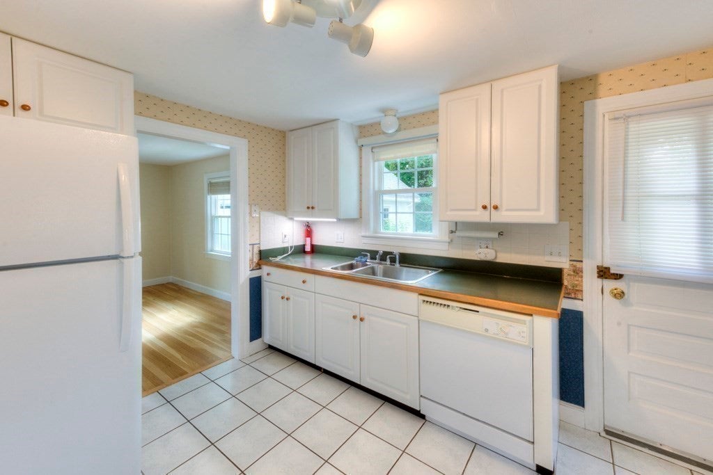 27 Mayflower Circle, Worcester, MA, 27 Mayflower Circle, Worcester, MA Photo #29