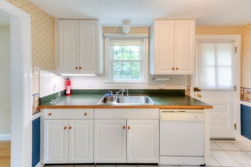 27 Mayflower Circle, Worcester, MA, 27 Mayflower Circle, Worcester, MA Photo #28