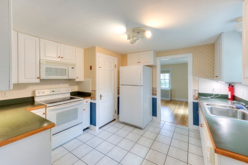 27 Mayflower Circle, Worcester, MA, 27 Mayflower Circle, Worcester, MA Photo #27