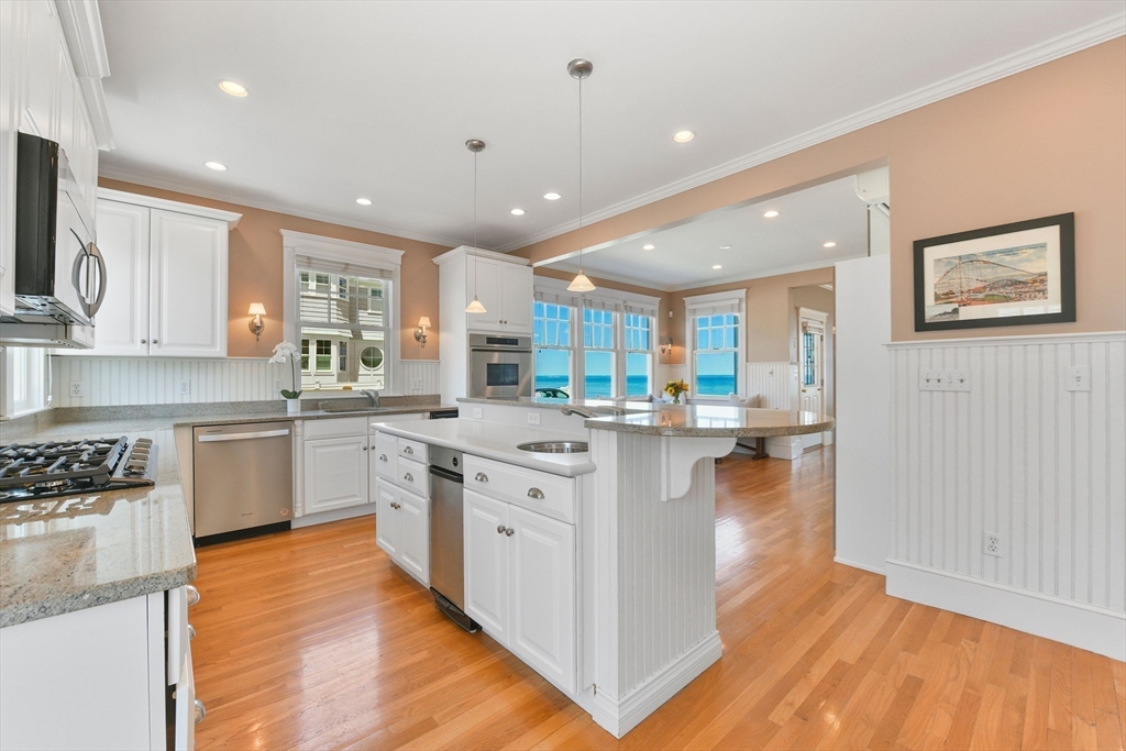 351 Beach Ave