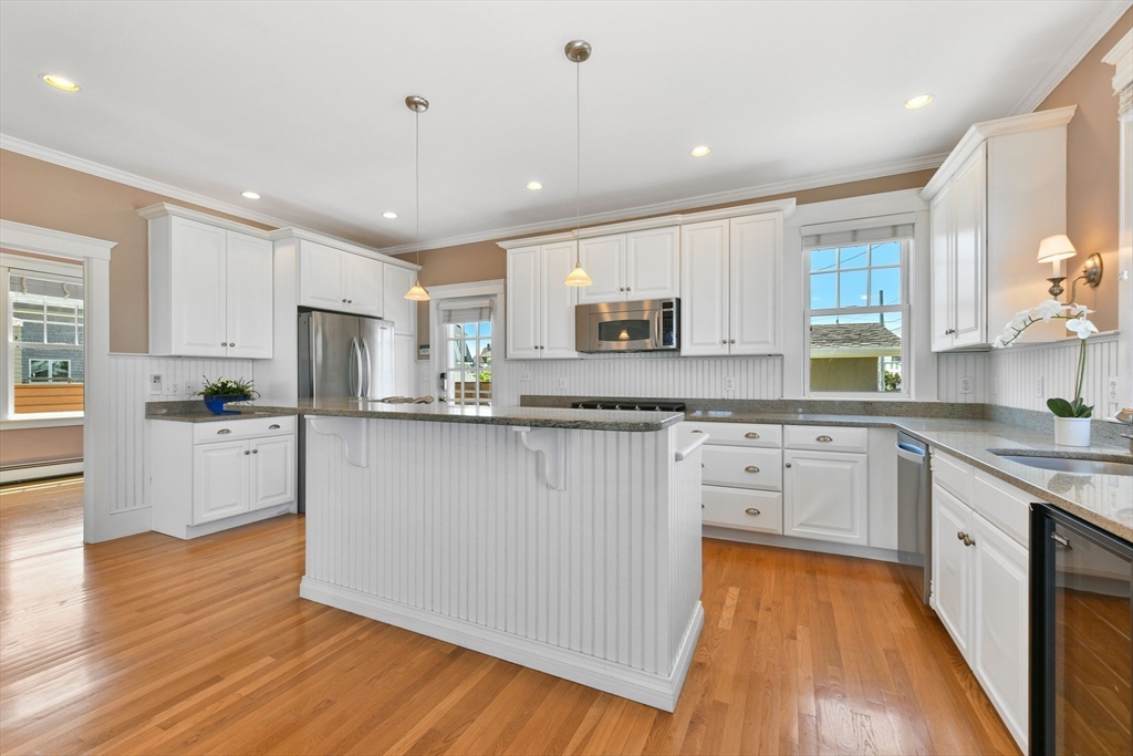 351 Beach Ave