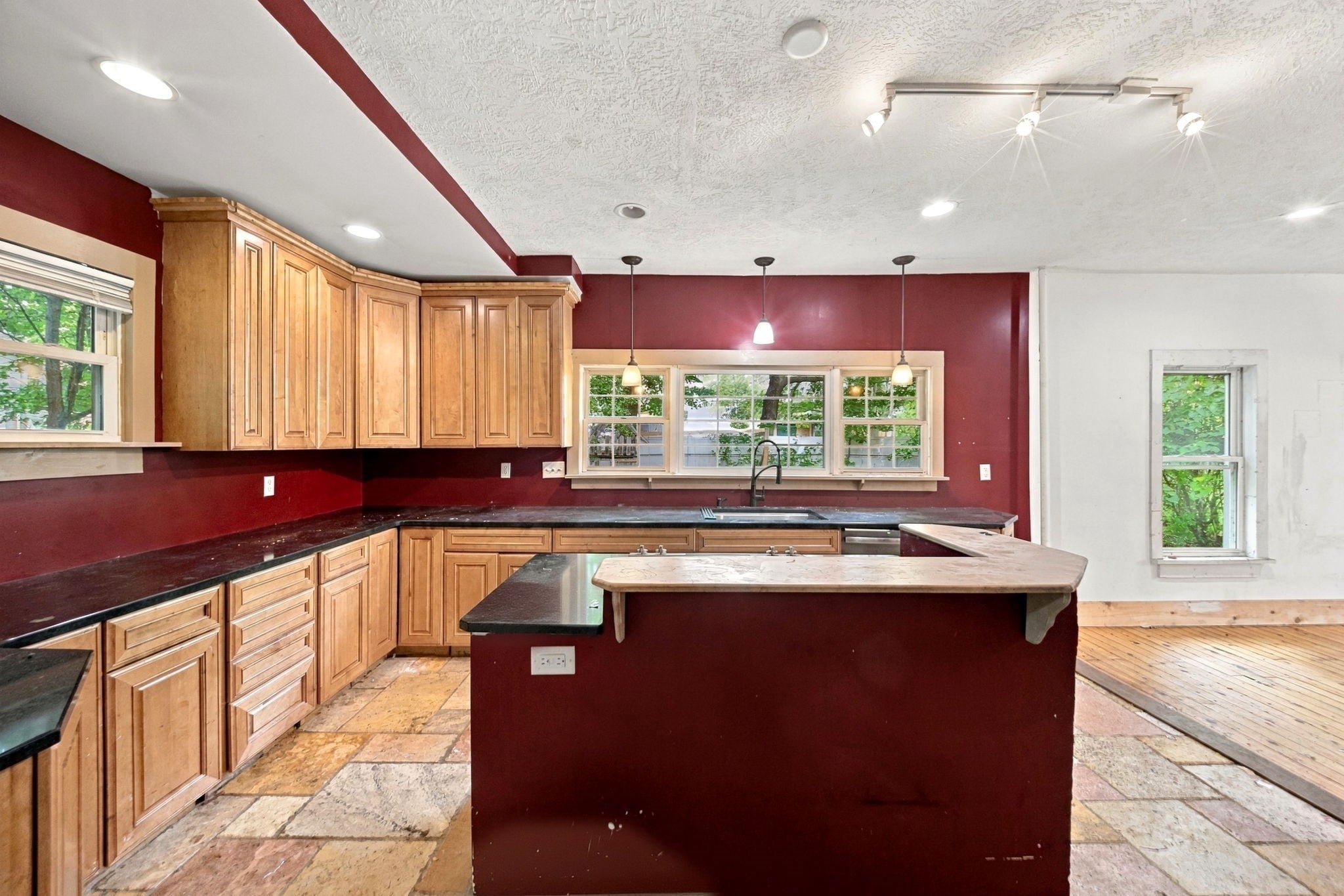 30 Myrtle Ave, Holyoke, MA Photo #5