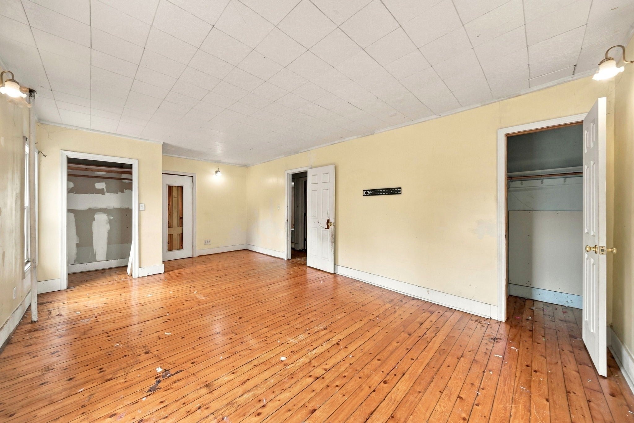 30 Myrtle Ave, Holyoke, MA Photo #16