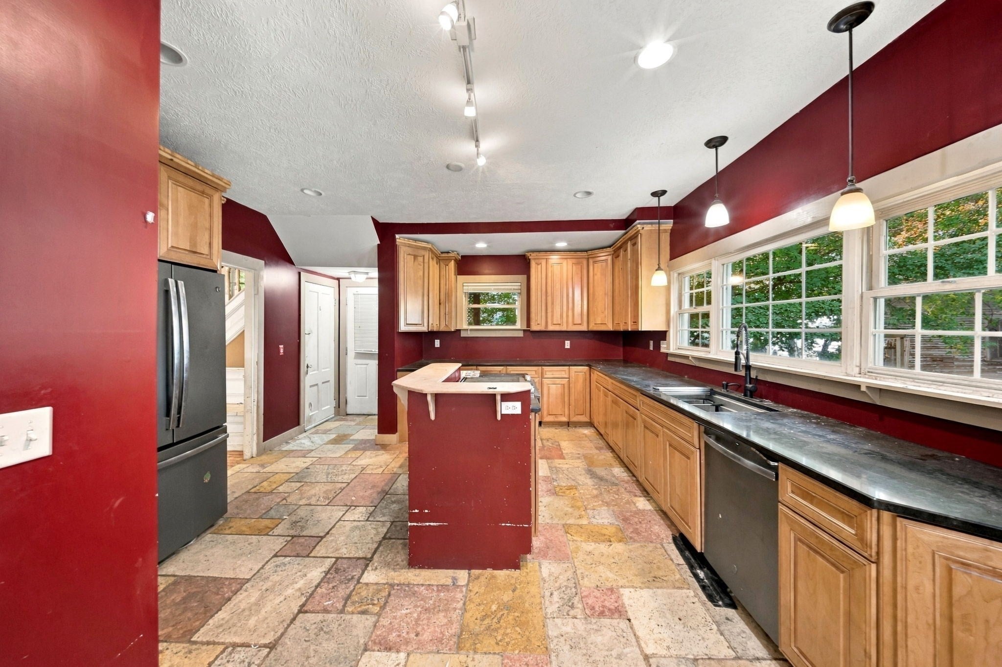 30 Myrtle Ave, Holyoke, MA Photo #4