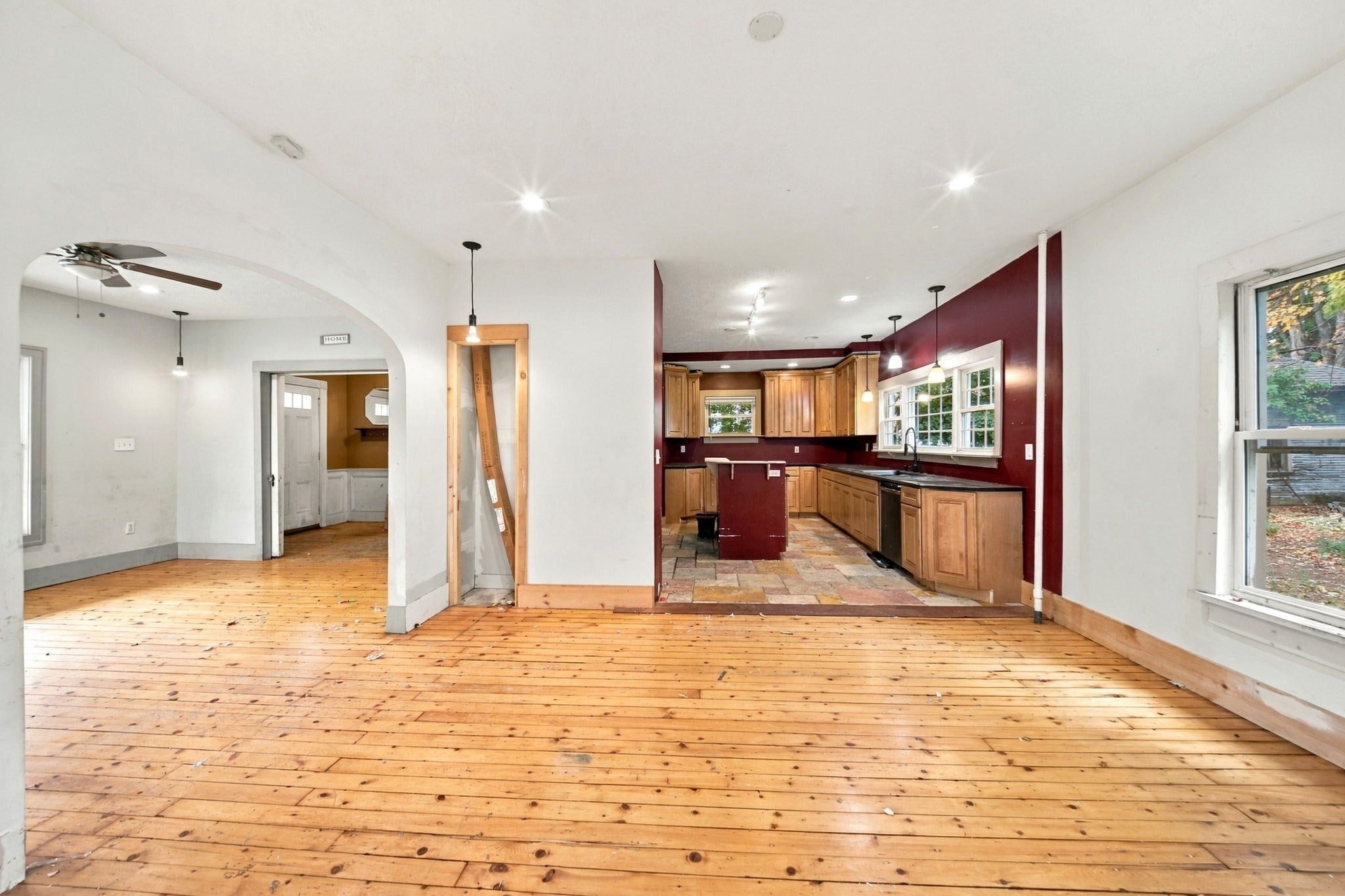 30 Myrtle Ave, Holyoke, MA Photo #9