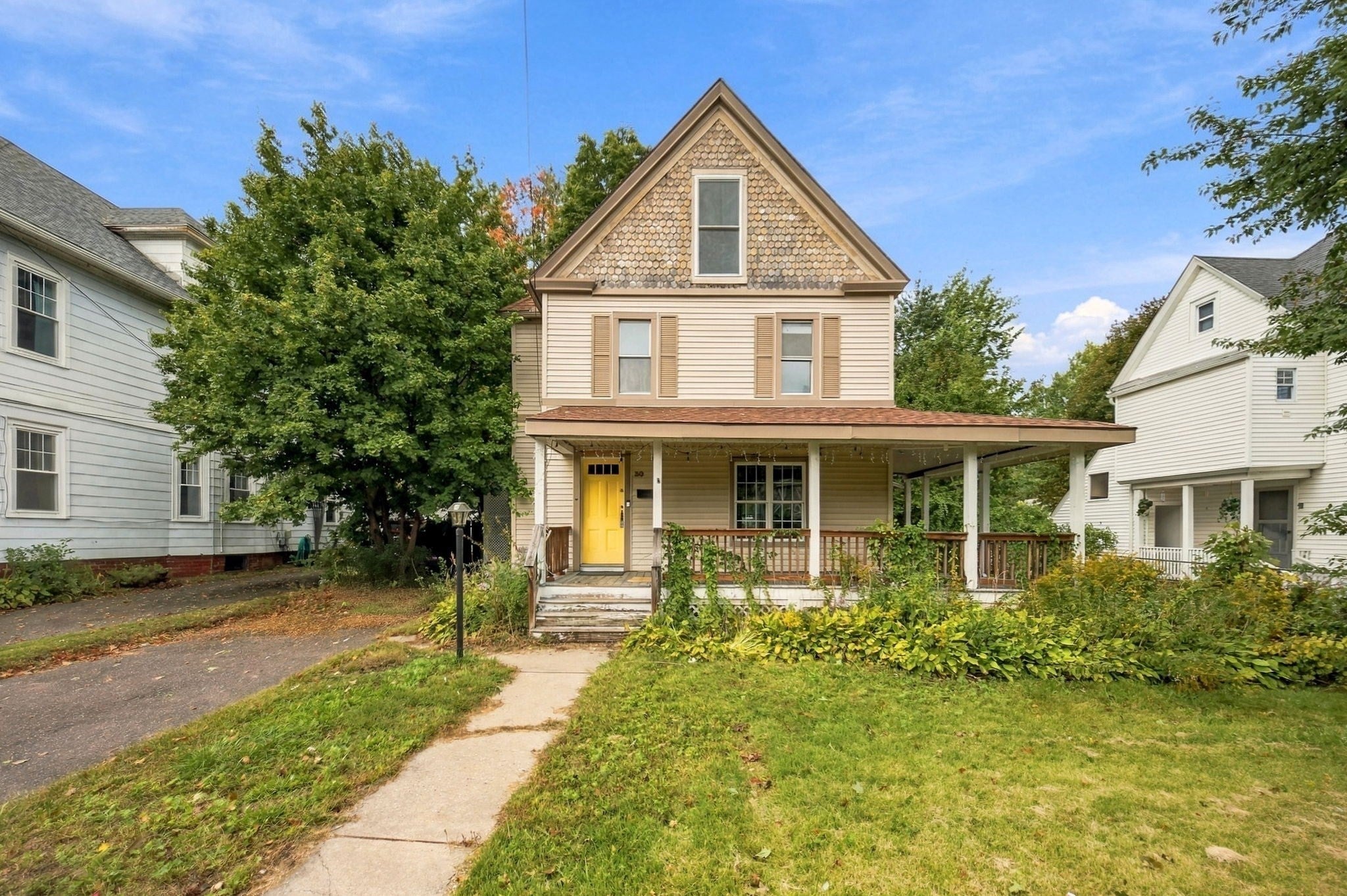 30 Myrtle Ave, Holyoke, MA Photo #28