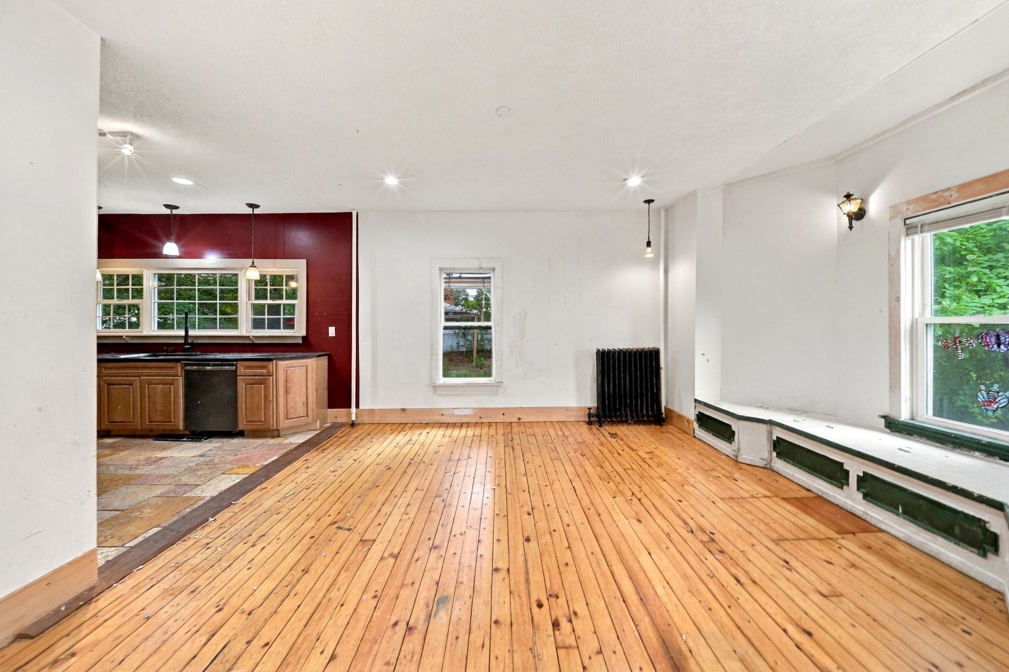 30 Myrtle Ave, Holyoke, MA Photo #11