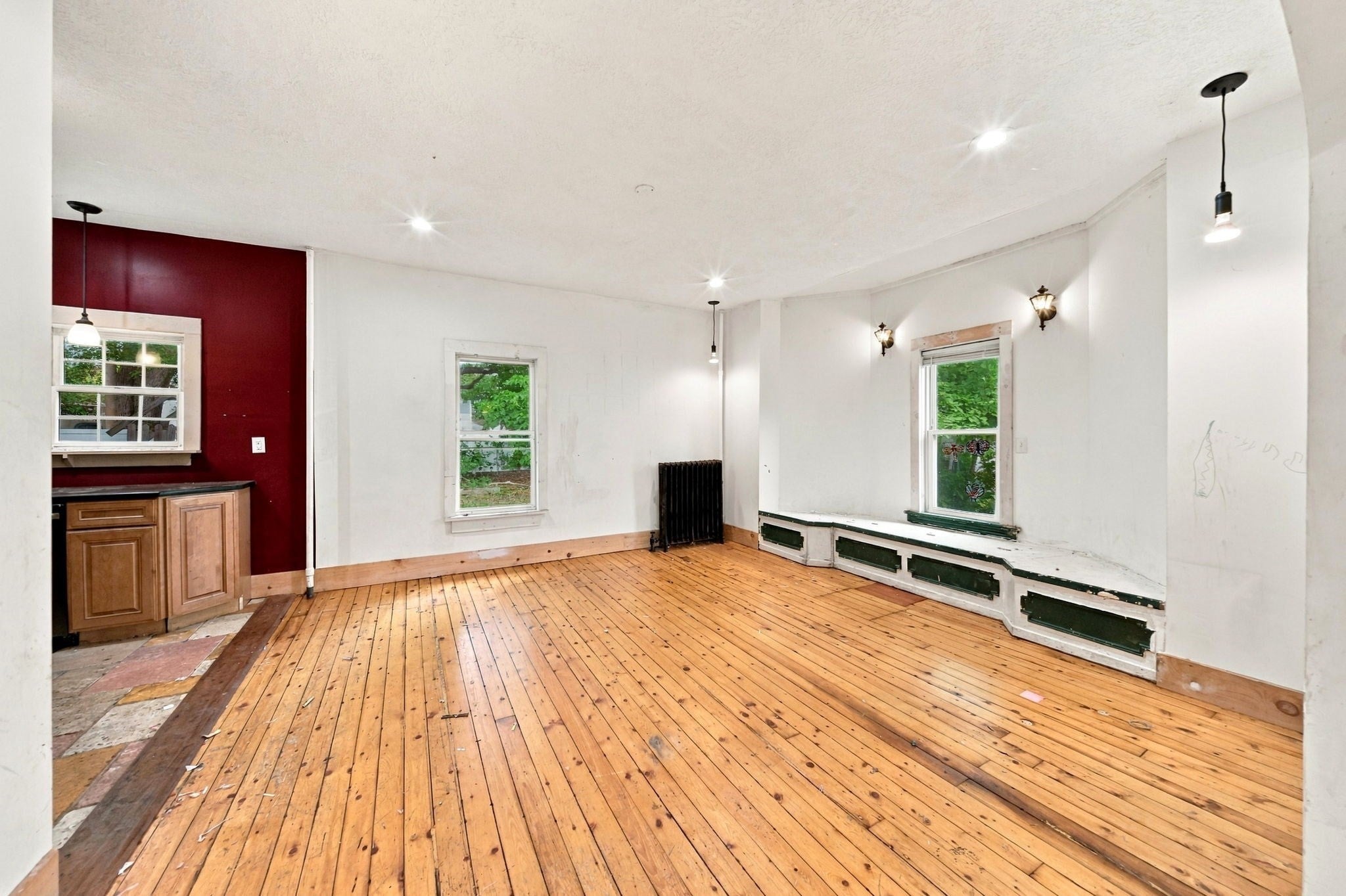 30 Myrtle Ave, Holyoke, MA Photo #10