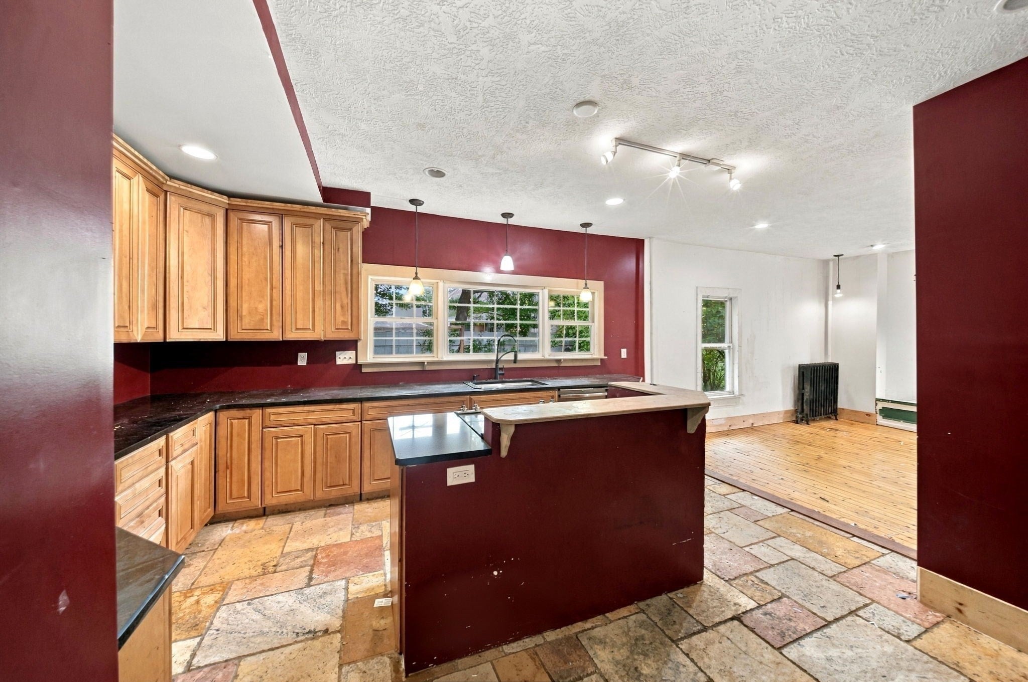 Photo of 30 Myrtle Ave, Holyoke, MA
