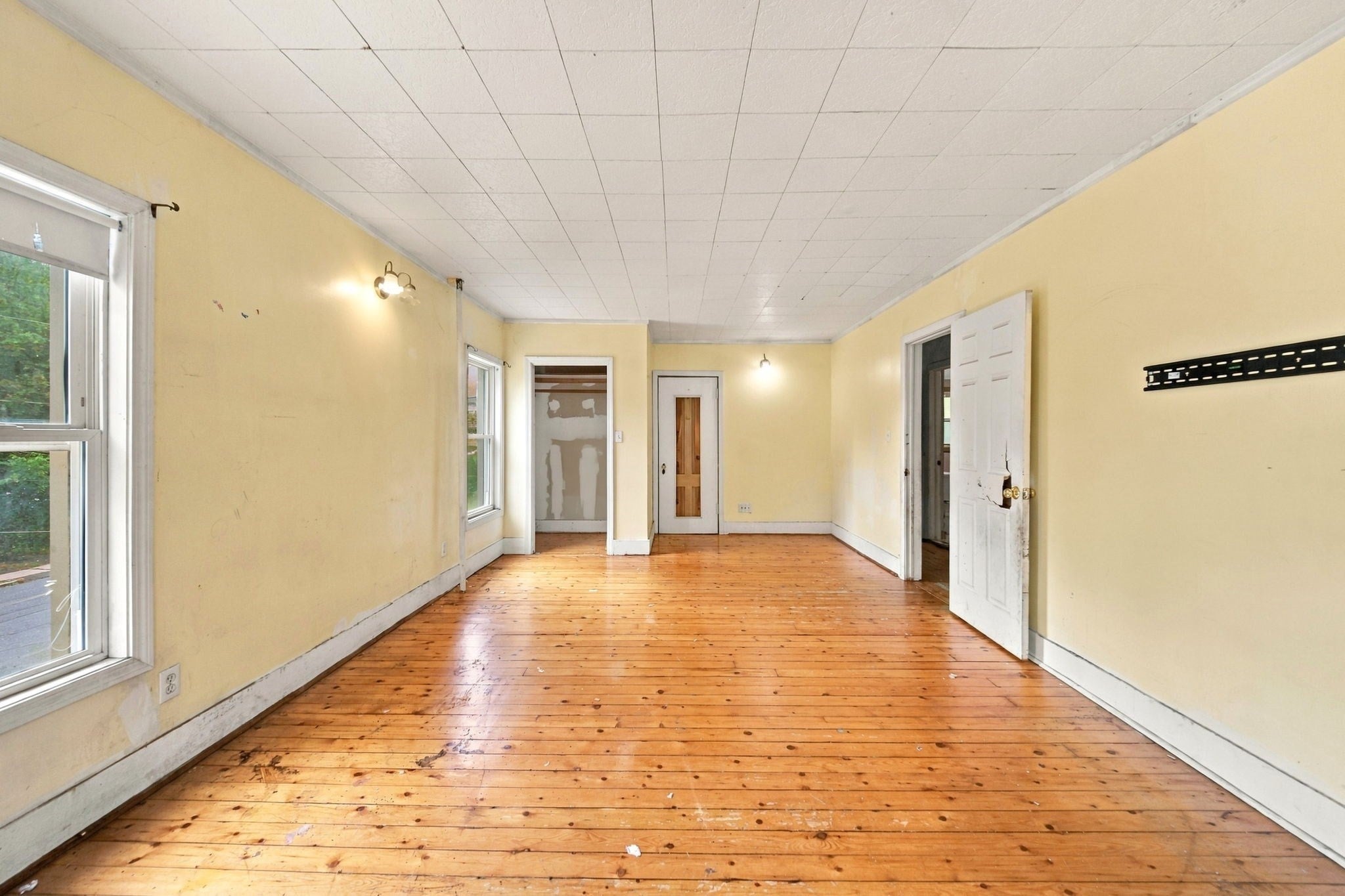 30 Myrtle Ave, Holyoke, MA Photo #17