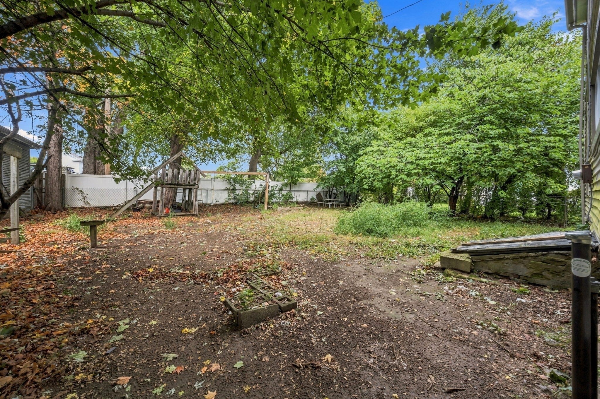 30 Myrtle Ave, Holyoke, MA Photo #31