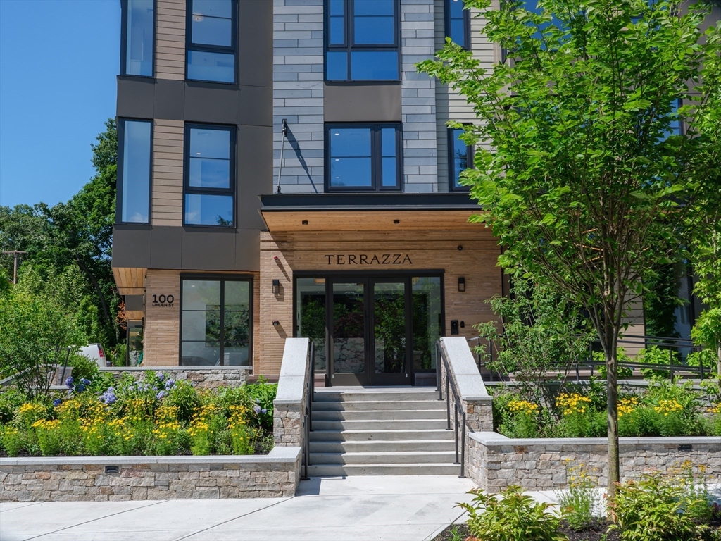 100 Linden Street 203
