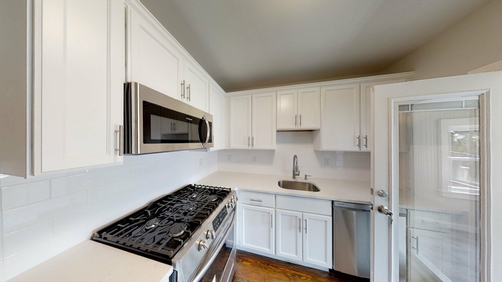 836 Canterbury St #2R, Boston, MA Photo #1