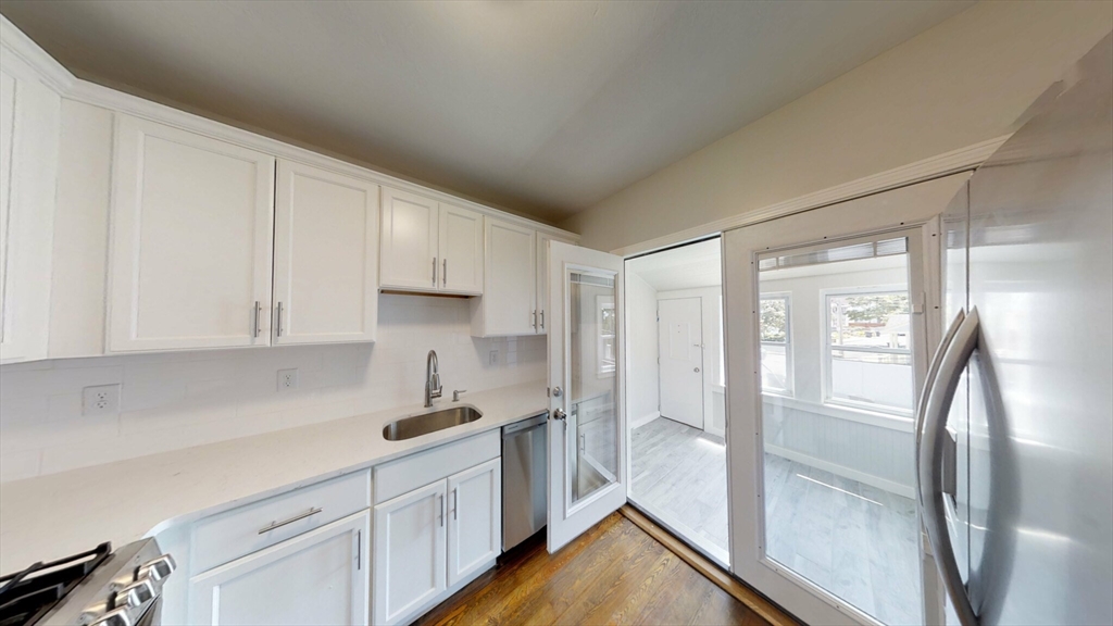 836 Canterbury St #2R, Boston, MA Photo #2