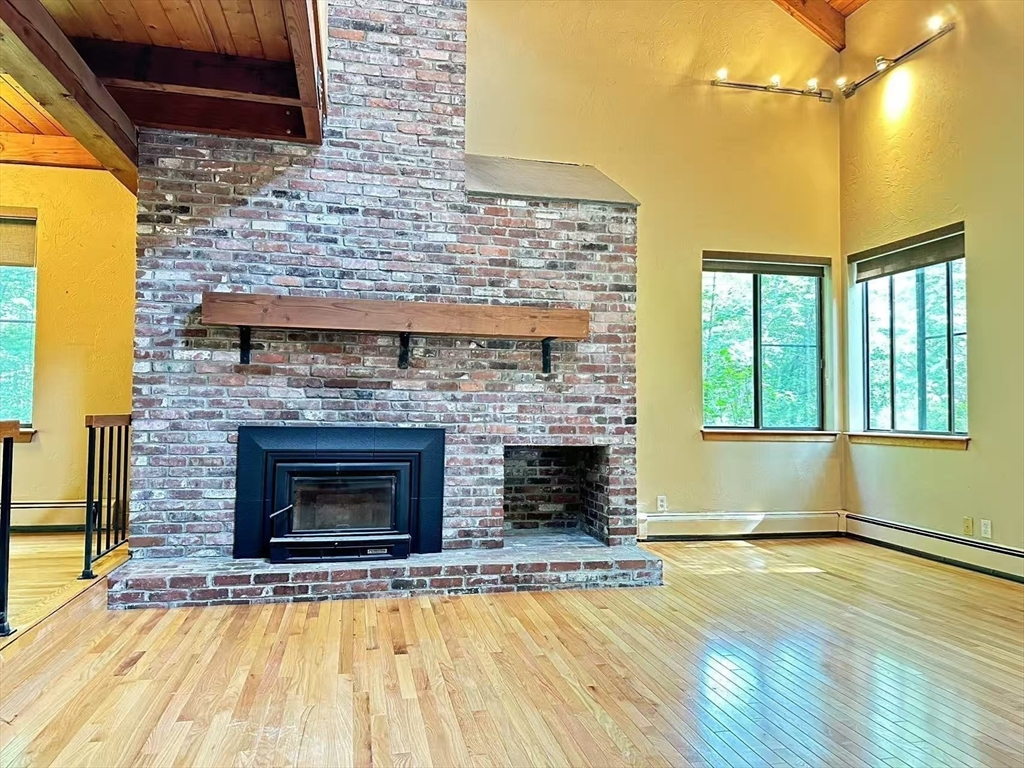 40 Laurelwood Dr