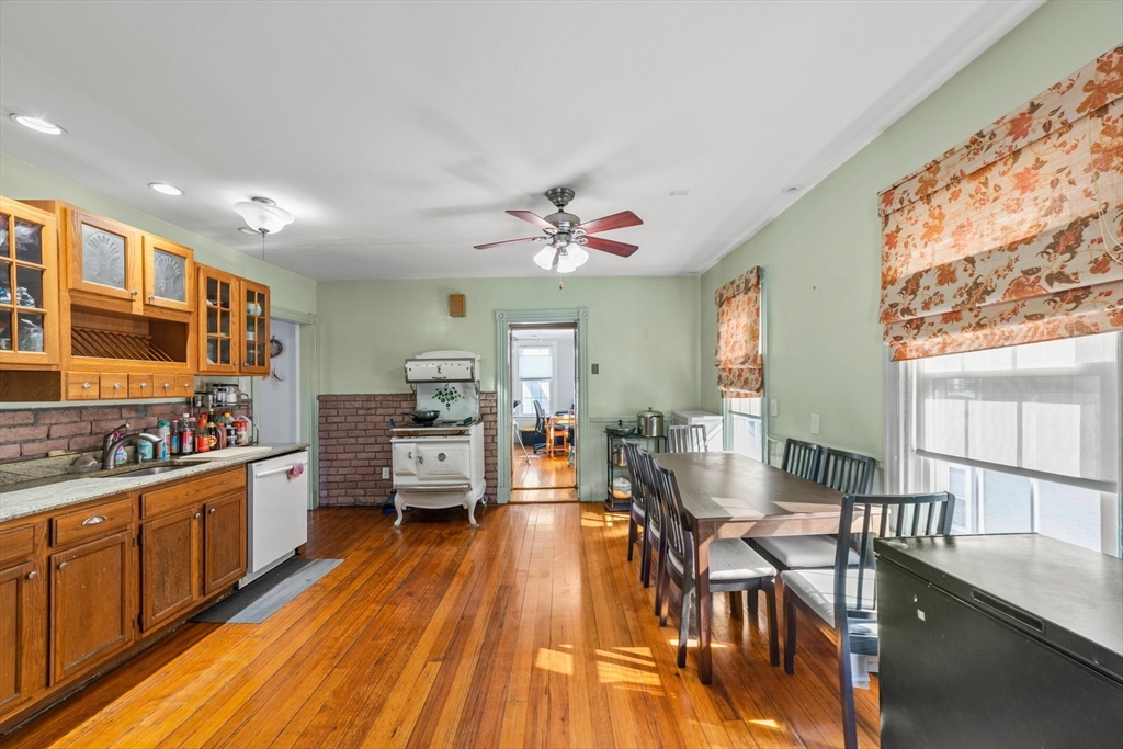 90 Florence St 2