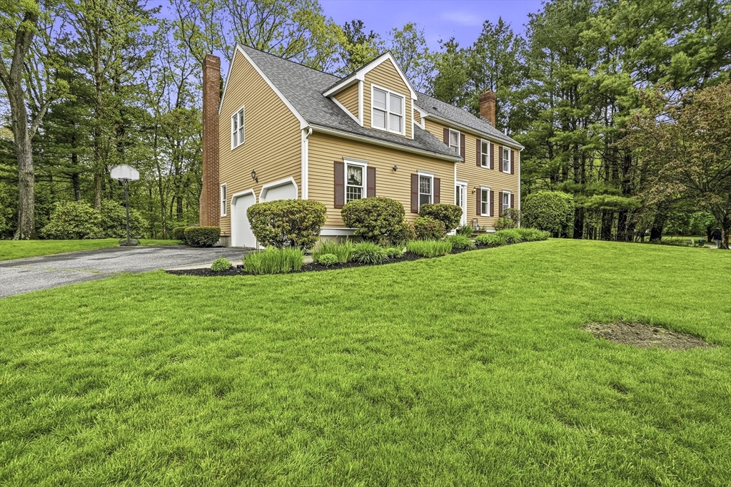 2 Stonybrook Ln