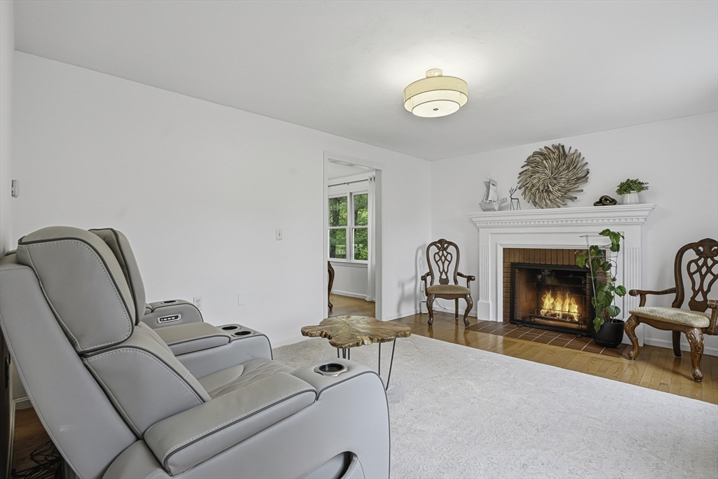 2 Stonybrook Ln