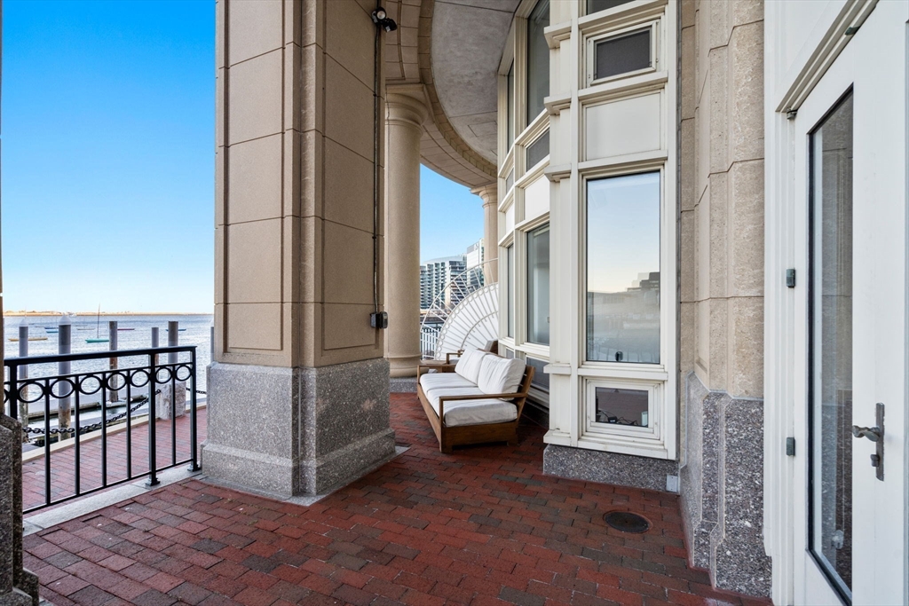 20 Rowes Wharf TH7