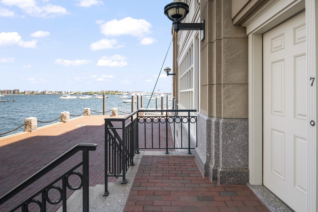 20 Rowes Wharf TH7