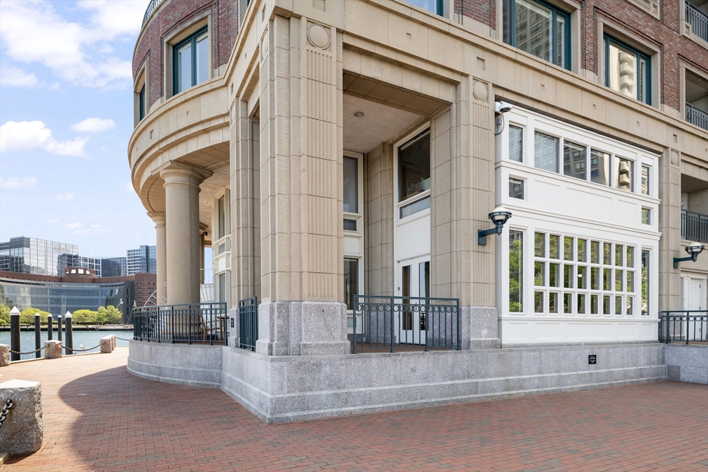 20 Rowes Wharf TH7