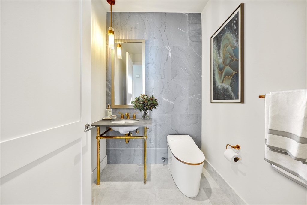 240 Devonshire Street PH 1F