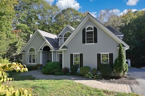 27 Turtleback Rd Essex MA 01929