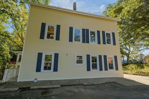 1 Cray St Cumberland RI 02864