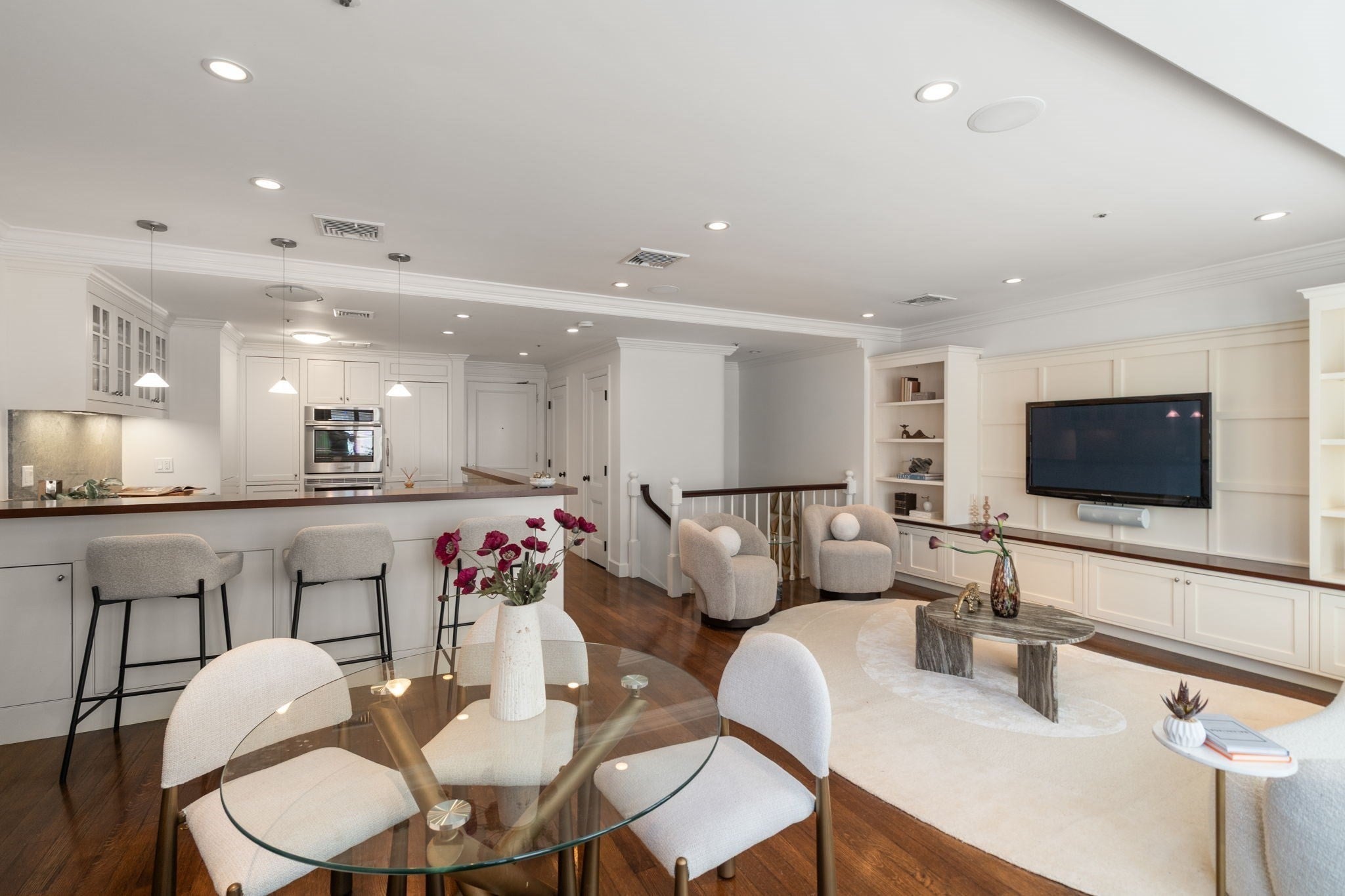 300 Boylston 909