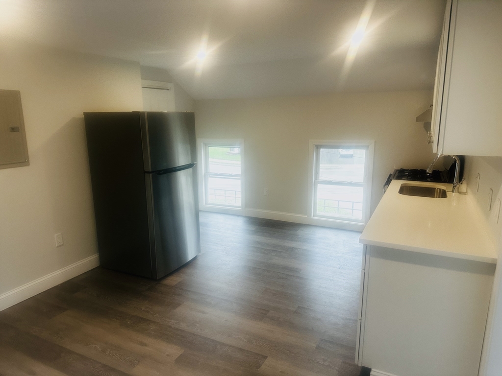 558 Pleasant Street 2