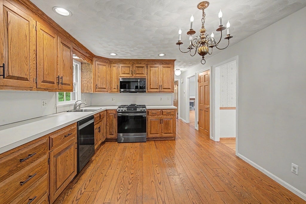 10 Raymond Dr, Wilbraham, MA, 10 Raymond Dr, Wilbraham, MA Photo #6
