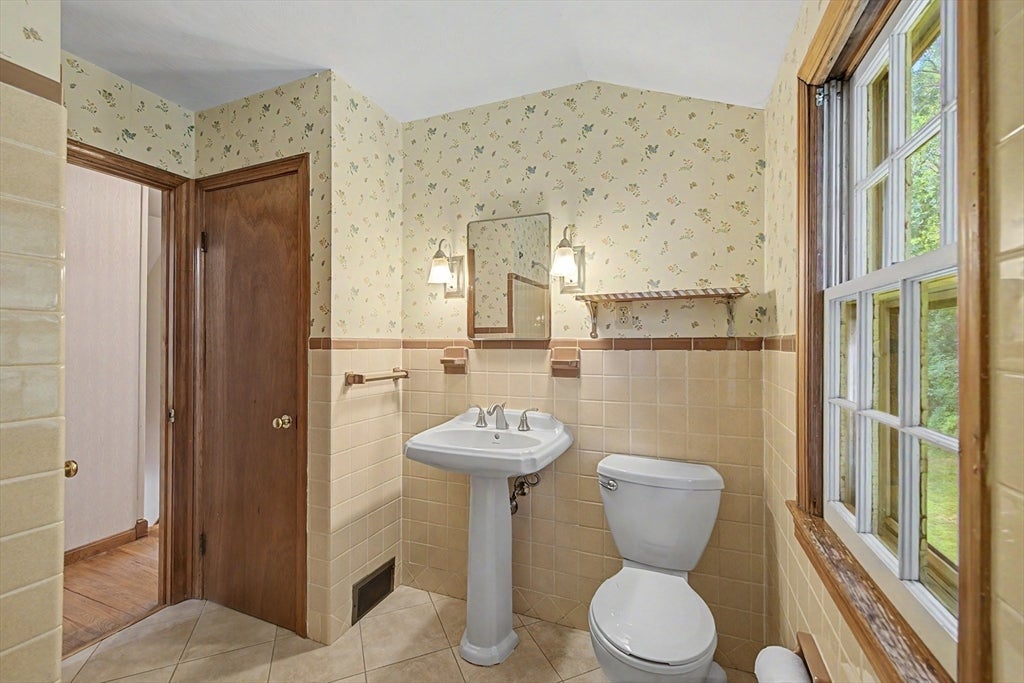 10 Raymond Dr, Wilbraham, MA, 10 Raymond Dr, Wilbraham, MA Photo #23