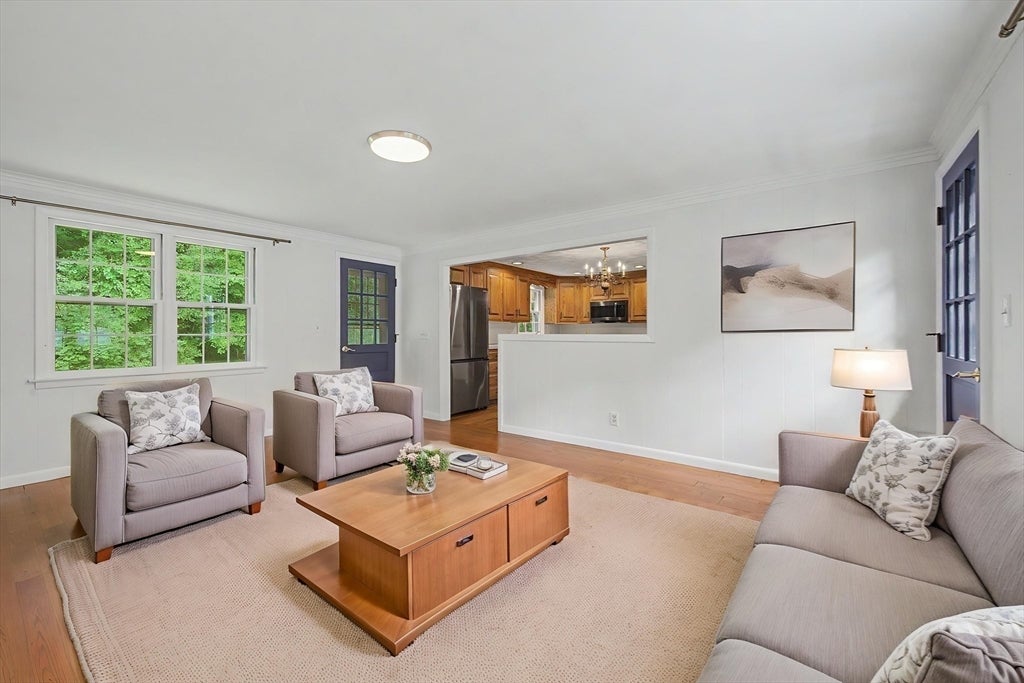 10 Raymond Dr