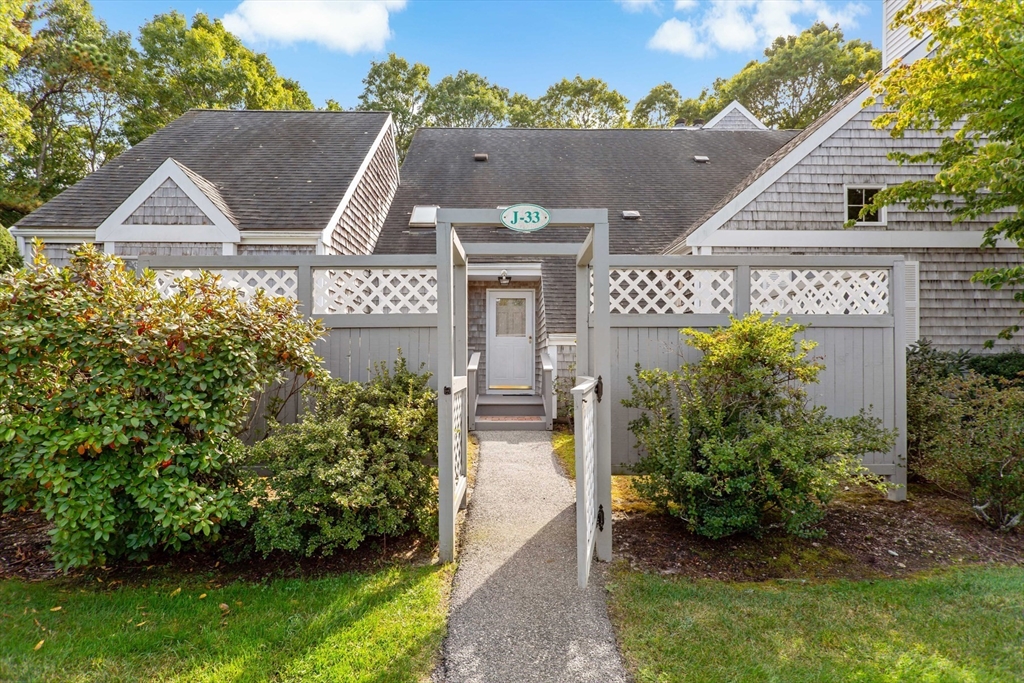 33 Chilmark Dr 33