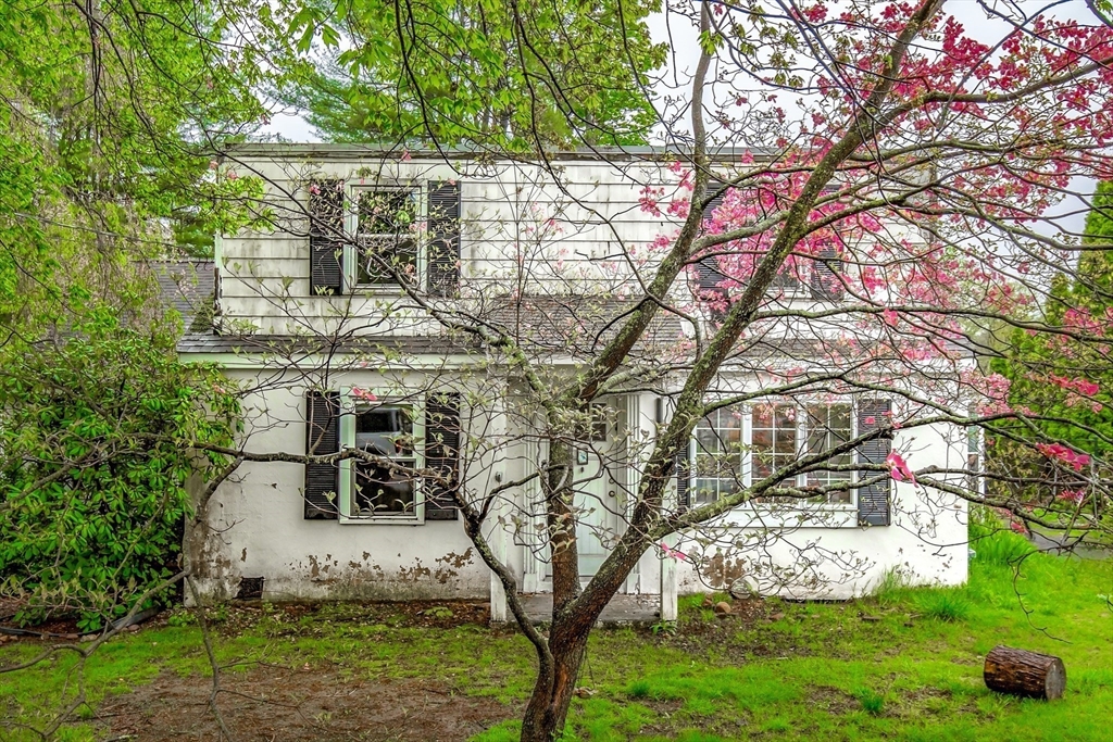 8 N Longyard Rd