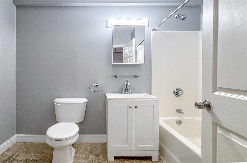 172 Middle St #303, Lowell, MA, 172 Middle St #303, Lowell, MA Photo #11