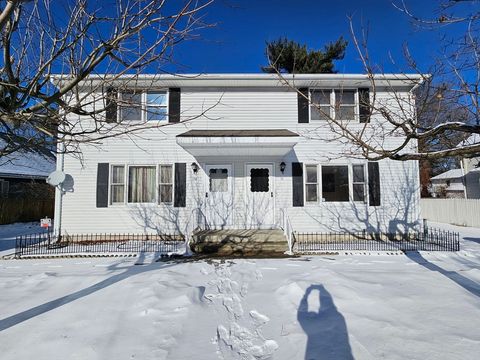 Photo of 16-18 Blanding St, Springfield, MA 01151 (MLS # 73465801)