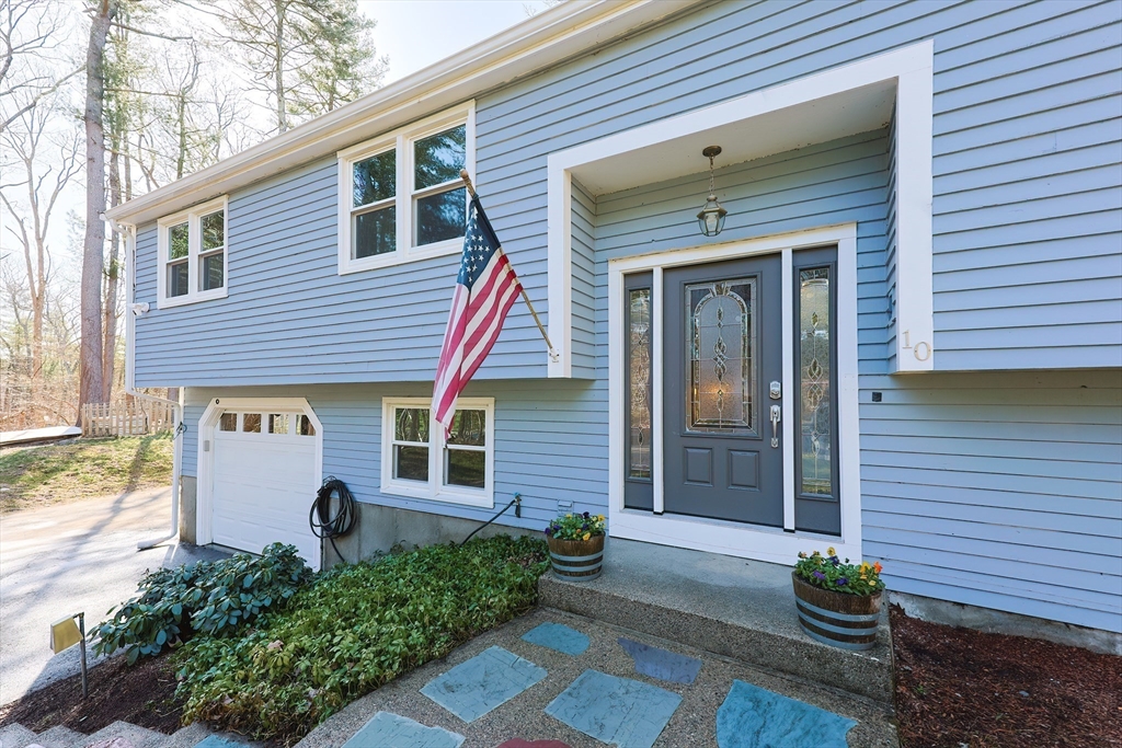 10 Horseshoe Dr.