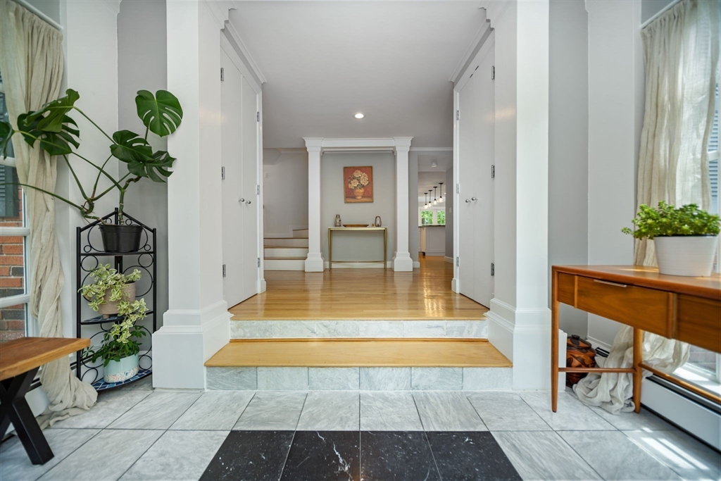 51 Canterbury Ln