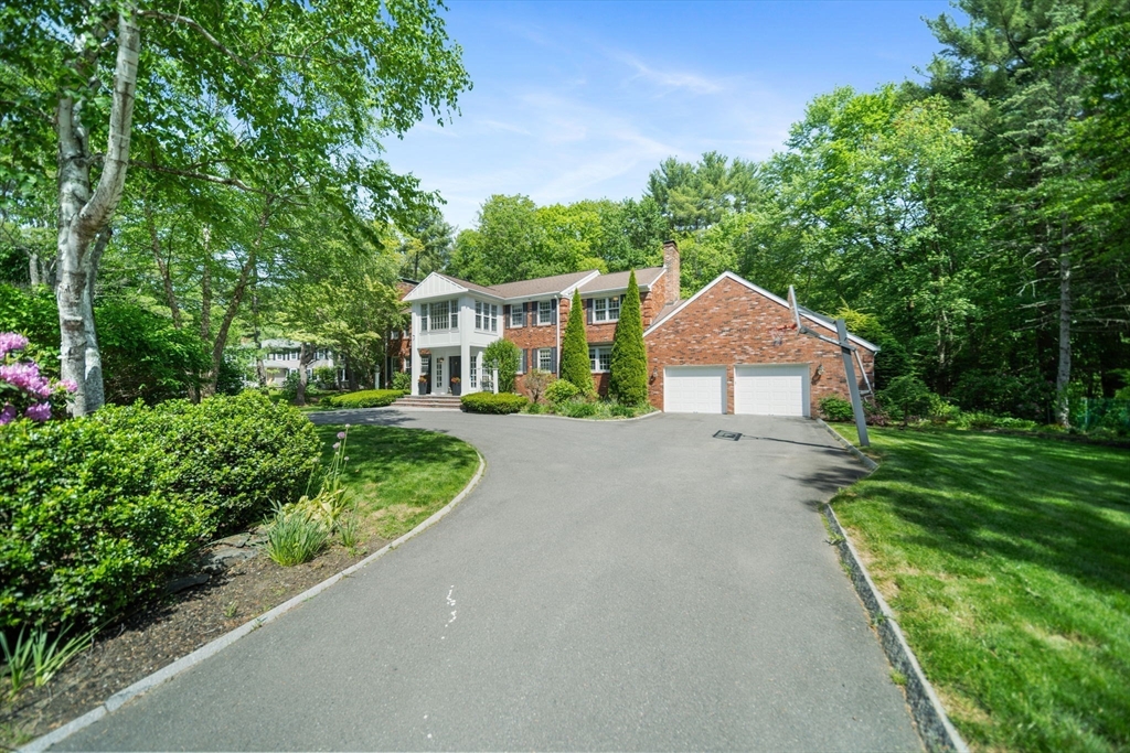 51 Canterbury Ln