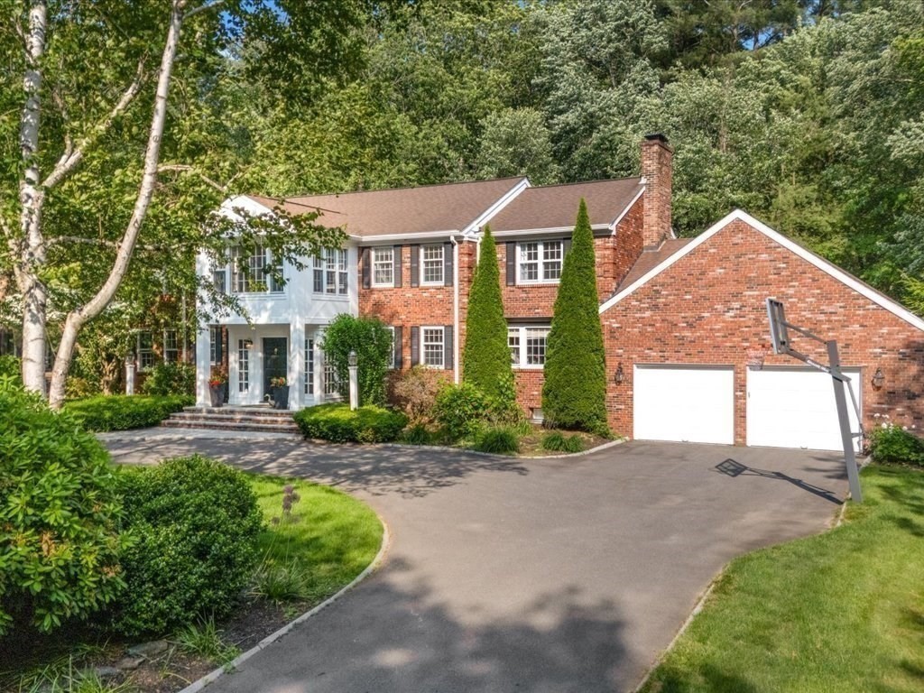 51 Canterbury Ln