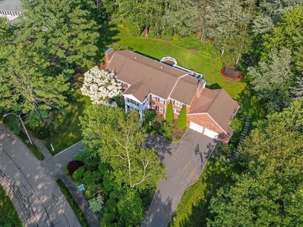 51 Canterbury Ln