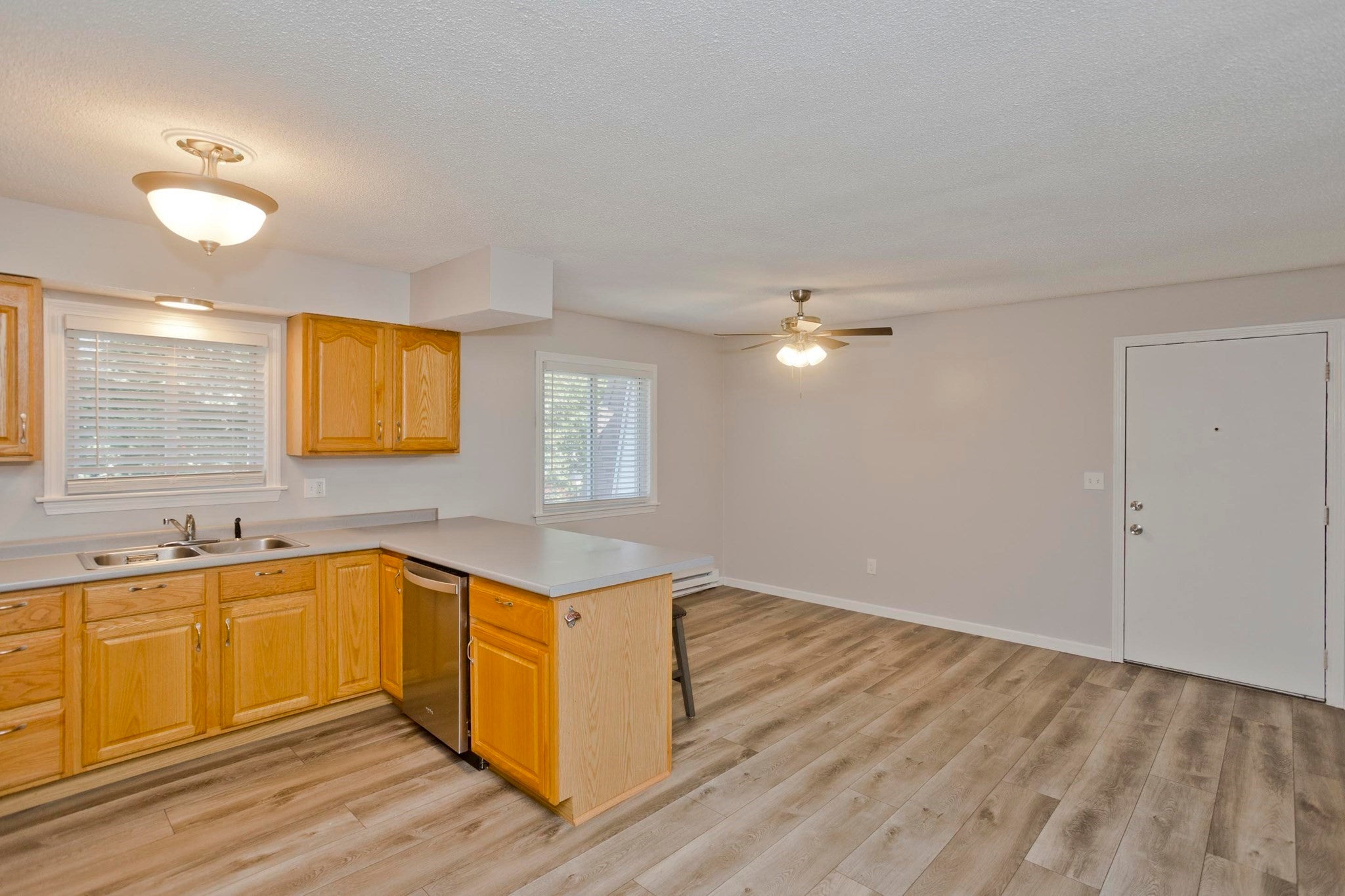 20 Lawrence Ave 38C